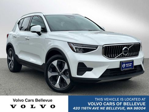 Used 2025 Volvo XC40 B5 Core w/ Protection Package Premier AWD/4WD image 1
