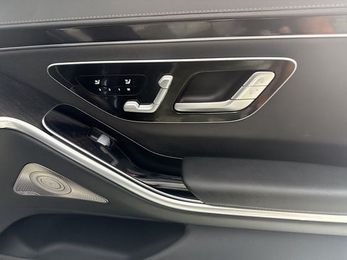 Used 2022 Mercedes-Benz S 500 4MATIC w/ AMG Line Package image 31