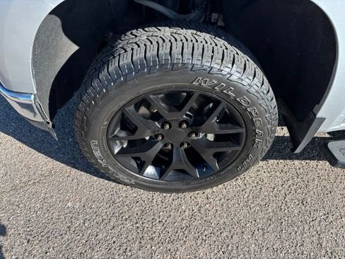 Used 2019 Chevrolet Silverado 1500 LT w/ Convenience Package AWD/4WD image 11
