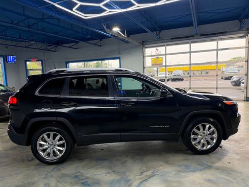 Used 2016 Jeep Cherokee Limited w/ Luxury Group AWD/4WD image 8