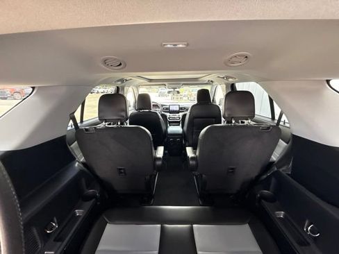 Used 2022 Ford Explorer XLT w/ Equipment Group 202A RWD image 14