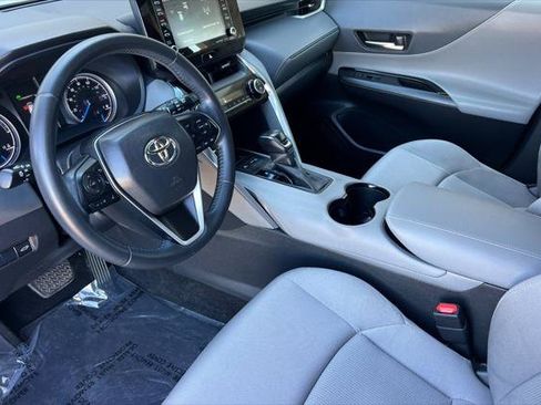 Certified 2021 Toyota Venza LE w/ Carpet Mat Package (TMS) AWD/4WD image 11