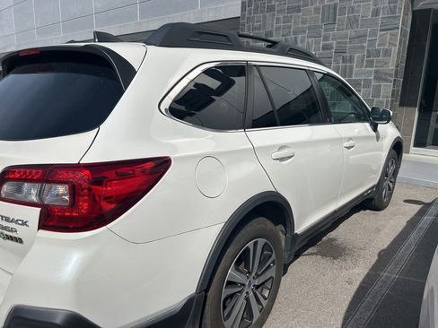 Used 2018 Subaru Outback 3.6R Limited image 3