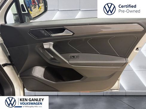 Certified 2024 Volkswagen Tiguan SE w/ Panoramic Sunroof Package AWD/4WD image 25