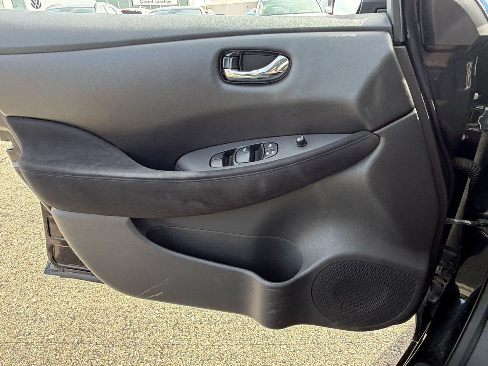 Used 2017 Nissan Leaf S FWD image 13