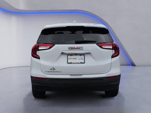 Used 2024 GMC Terrain SLE FWD image 4