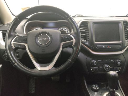 Used 2018 Jeep Cherokee Trailhawk image 22