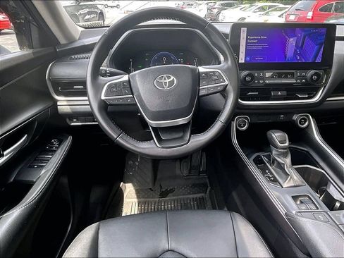 Used 2025 Toyota Grand Highlander AWD Hybrid image 17