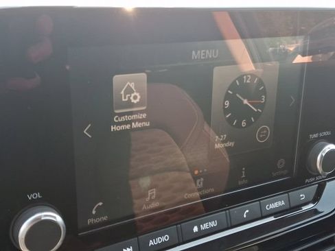 Used 2022 Nissan Pathfinder SV AWD/4WD image 18