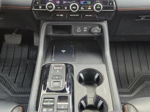 Used 2025 Honda Pilot TrailSport image 19