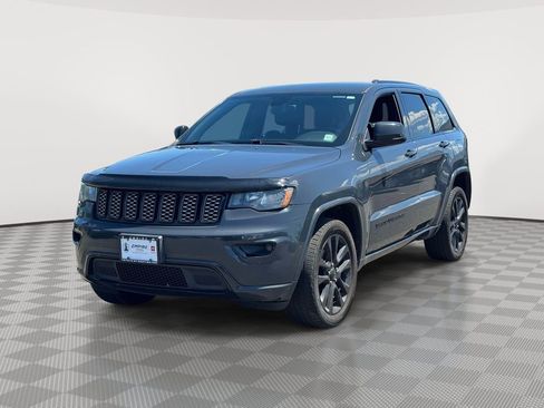 Used 2018 Jeep Grand Cherokee Altitude AWD/4WD image 3