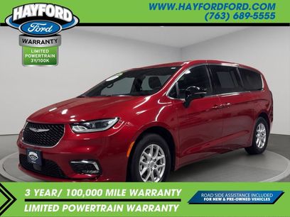 Used 2025 Chrysler Pacifica Select