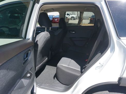 Used 2023 Nissan Rogue SV image 12