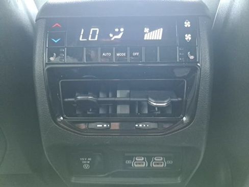 Used 2024 Jeep Grand Cherokee L Limited w/ Luxury Tech Group II AWD/4WD image 28