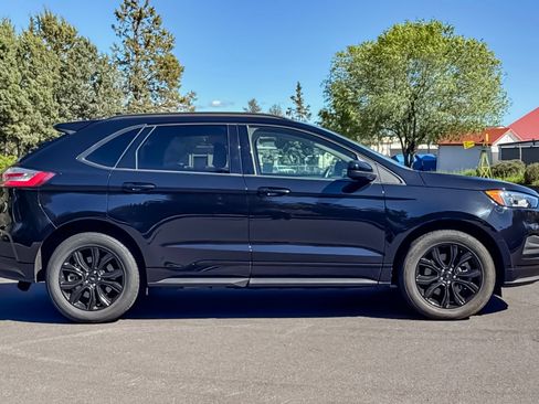 Used 2023 Ford Edge SE w/ Black Appearance Package AWD/4WD image 3