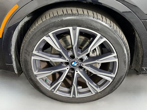 Used 2022 BMW X7 xDrive40i w/ M Sport Package AWD/4WD image 29