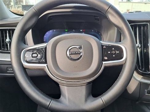 Used 2025 Volvo XC60 B5 Plus image 7
