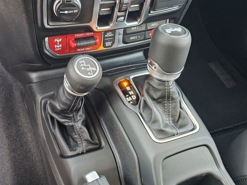 New 2026 Jeep Wrangler Unlimited Rubicon w/ Xtreme 35 Tire Package image 14