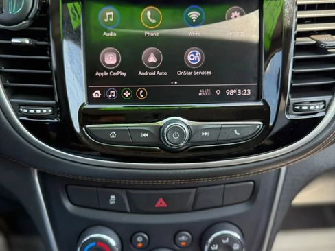 Used 2020 Chevrolet Trax LT w/ LT Convenience Package FWD image 16