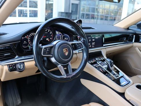 Used 2018 Porsche Panamera 4 image 12