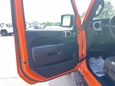 Used 2025 Jeep Gladiator Sport AWD/4WD image 20