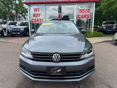 Used 2017 Volkswagen Jetta SE FWD image 3