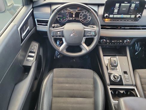 Used 2024 Mitsubishi Outlander SE image 13