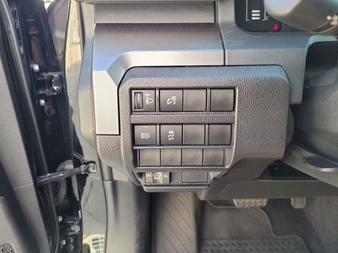 Certified 2025 Toyota Tacoma SR5 AWD/4WD image 15