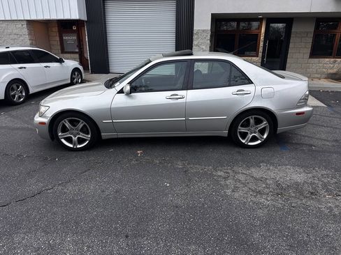 Used 2002 Lexus IS 300 image 2