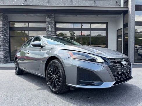 Used 2026 Nissan Altima 2.5 SV w/ SV Special Edition Package AWD/4WD image 2