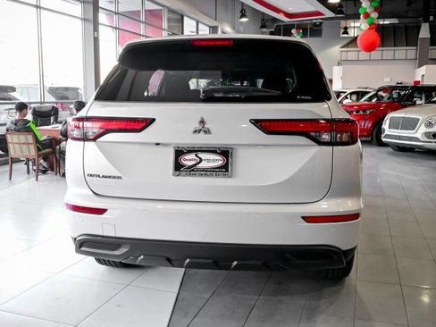 Used 2024 Mitsubishi Outlander ES image 6