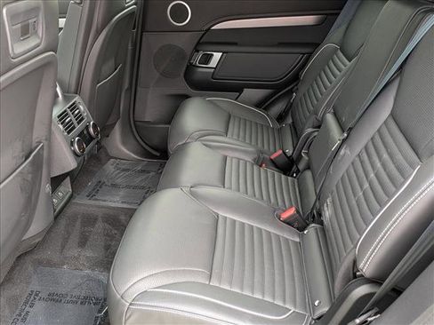 Used 2024 Land Rover Discovery Dynamic SE image 21