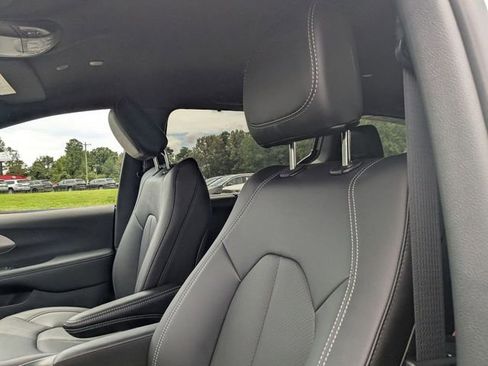 New 2026 Chrysler Voyager LX FWD image 18