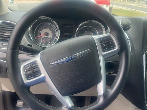 Used 2013 Chrysler Town & Country Touring FWD image 14