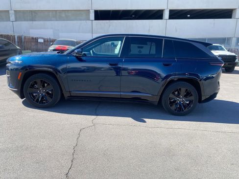 Used 2024 Jeep Wagoneer Launch Edition image 10