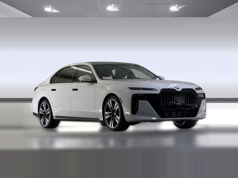 New 2026 BMW 740i image 6