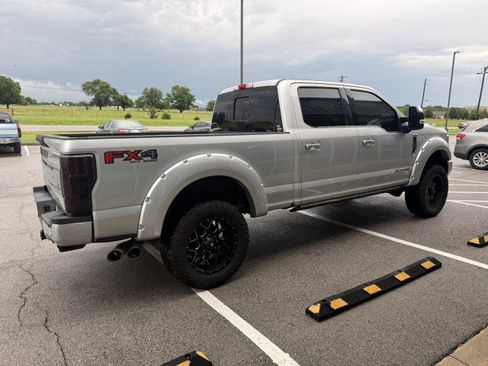 Used 2017 Ford F250 Platinum AWD/4WD image 2