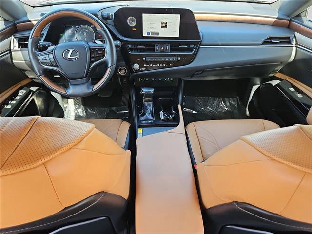 Used 2024 Lexus ES 300h w/ Luxury Package FWD image 18