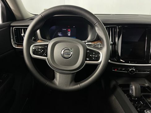 Used 2025 Volvo V60 B5 Cross Country Plus image 13