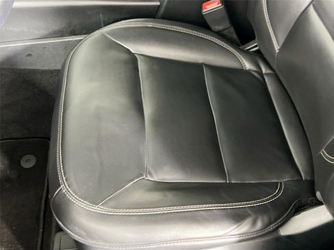 Used 2022 Ford Explorer XLT w/ Equipment Group 202A image 19