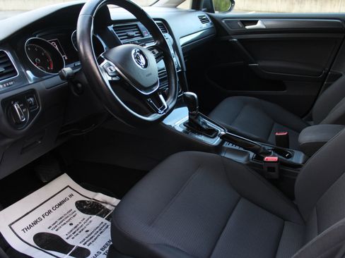 Used 2018 Volkswagen Golf S image 11