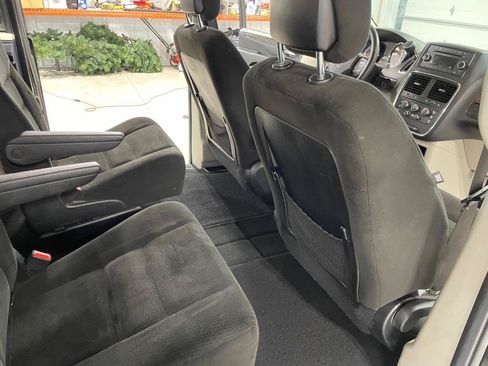 Used 2015 Dodge Grand Caravan SE w/ Quick Order Package 29E SE FWD image 17