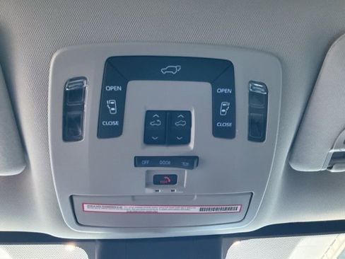 Used 2023 Toyota Sienna XLE image 17