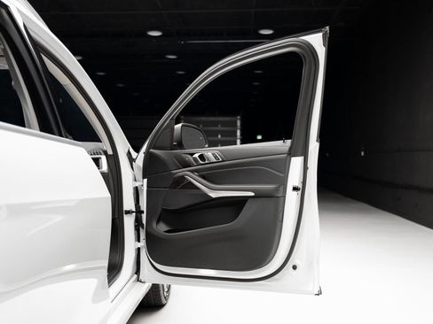 Used 2024 BMW X7 xDrive40i image 59