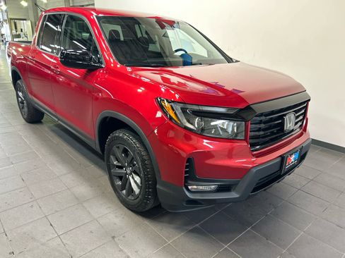 Used 2023 Honda Ridgeline Sport image 2