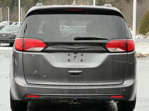 Used 2020 Chrysler Pacifica Touring-L Plus image 38