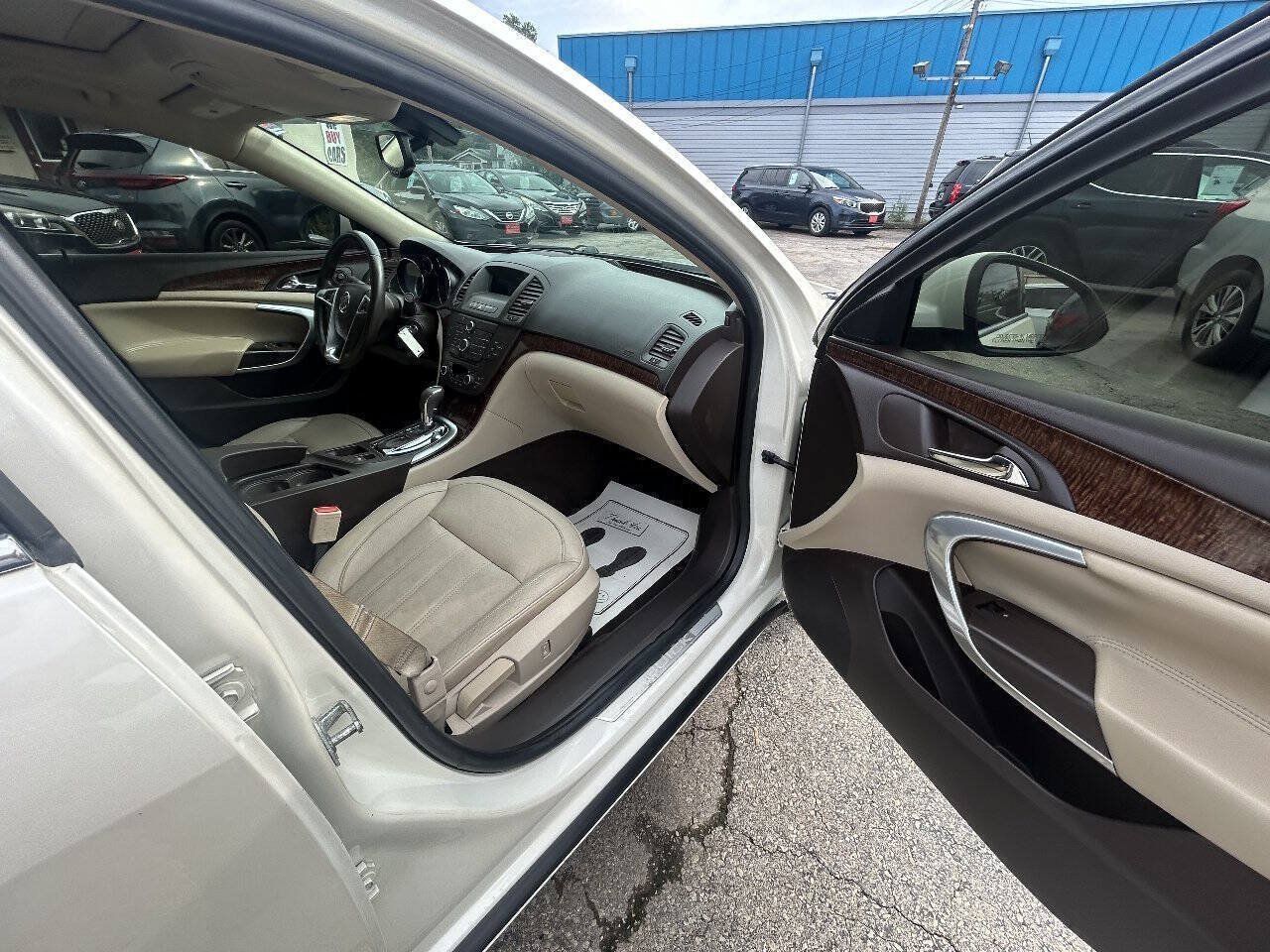 Used 2012 Buick Regal Leather FWD image 9