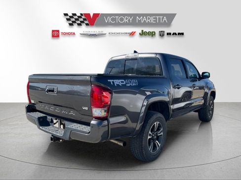 Used 2017 Toyota Tacoma TRD Sport image 4