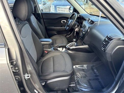 Used 2017 Kia Soul + image 9