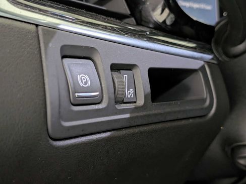 Used 2020 Cadillac XT5 Premium Luxury FWD image 24